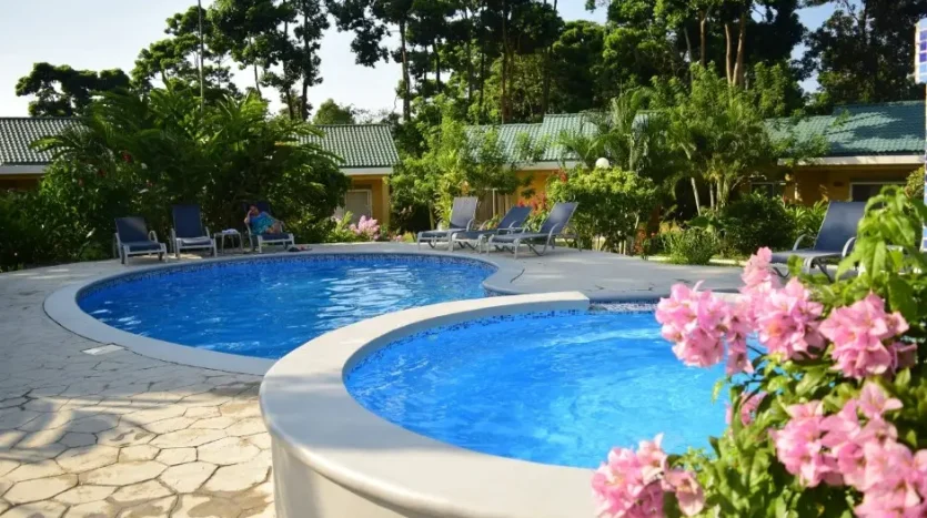 Pool with pink flowers at Corinto Pearl, La Ceiba