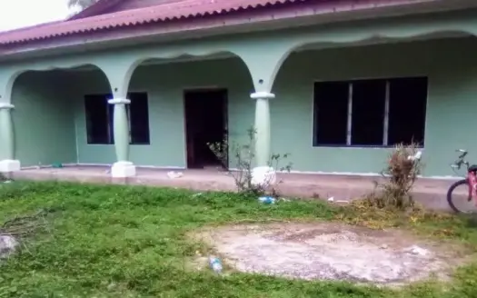 Big House (330 m²) on a 960 m² Lot in Tela, Barrio Venecia