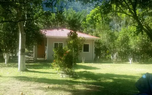 Bungalow and land in Rio Cangrejal