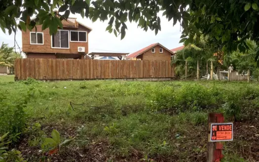 Nice Lot 2 blocks from the beach