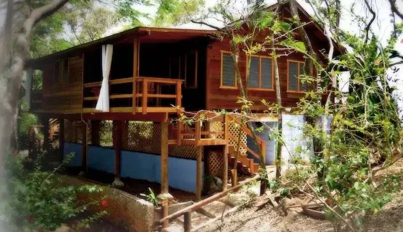 Wooden house with 4 studios in the West End area of Roatan