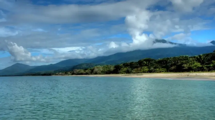 Trujillo Bay with mountains in the background