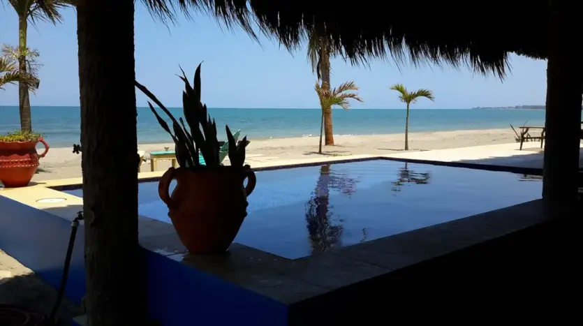 Plunge pool with beach view at the house in Playa Vida, La Ceiba