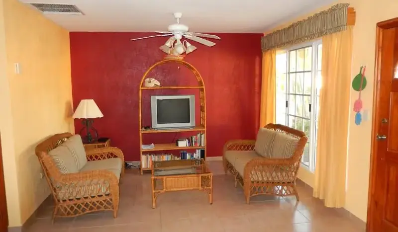 Sala de la villa de 2 habitaciones en Palma Real, La Ceiba