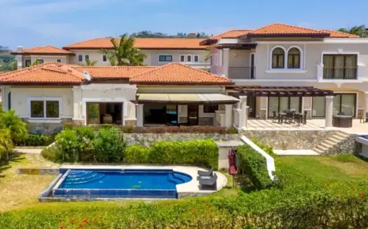 Residence 1102 in Pristine Bay Resort