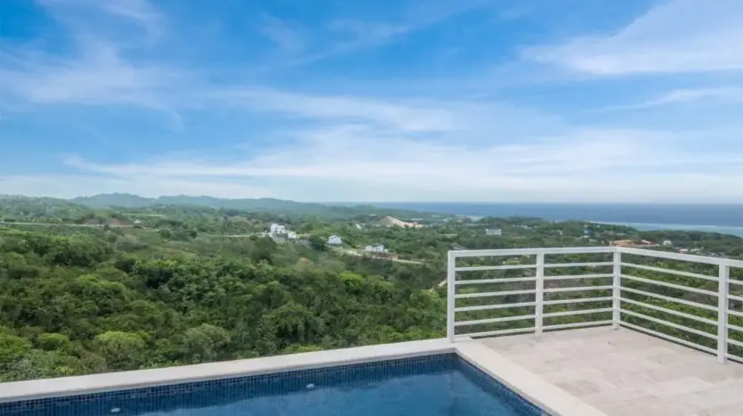 Pool with ocean view at White Hill Villa, Coral Views, Roatan