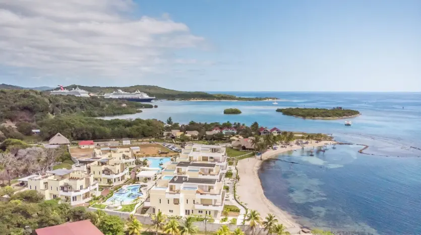 View over Las Palmas resort and the coast of Roatan