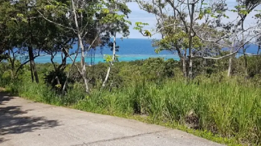 Lot 3 with sea view in White Rock Hills, Roatan
