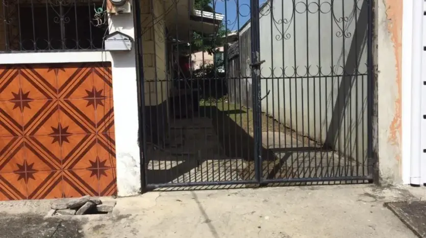 Front gate of the 3 bedroom house in Colonia Bella Vista, Puerto Cortes