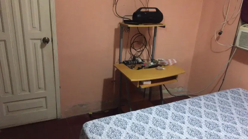 Bedroom with desk in the house in Puerto Cortes