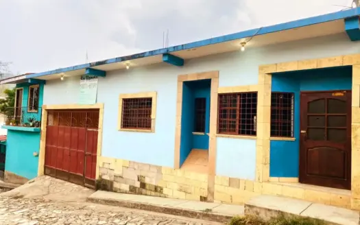 4 bed 4 bath house in the center of Copan