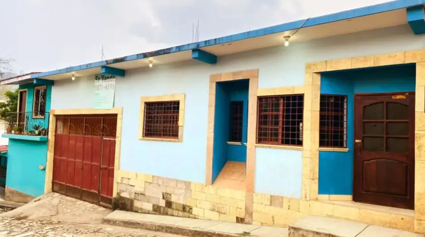 4 bed 4 bath house in the center of Copan