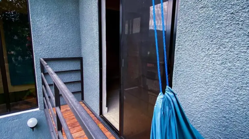 Balcón superior con hamaca en la casa de Marcala, La Paz