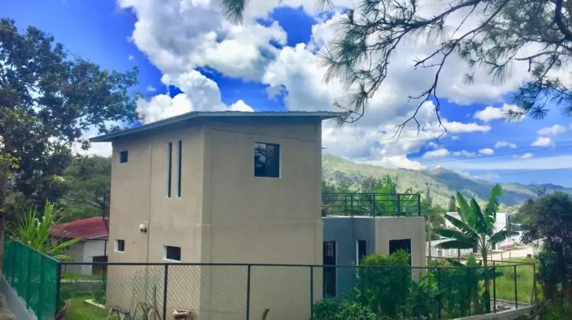 Casa de dos niveles con vista a la montaña en Marcala, La Paz