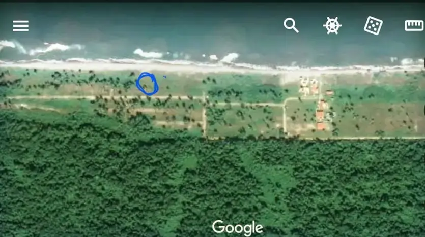 Vista satelital del lote frente al mar de 1,000 m² en Gran Atlántida, La Ceiba