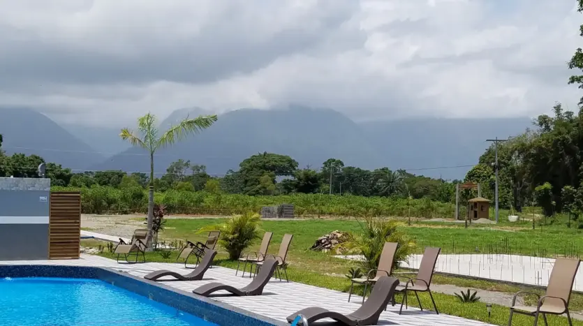 Piscina con vista a la montaña en Gran Atlántida, La Ceiba