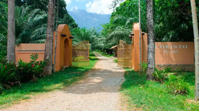 Entrance road of Corinto Pearl Eco Development, La Ceiba