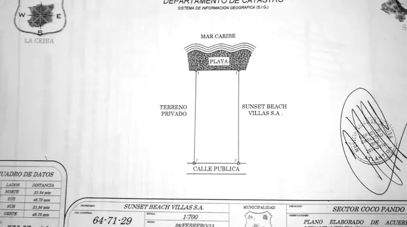 Cadastral plan of the 975 m² beachfront lot in La Ceiba