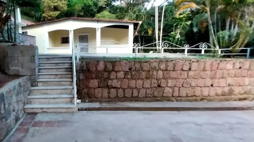 Steps to the 3 bedroom house in El Chimbo, Santa Lucia