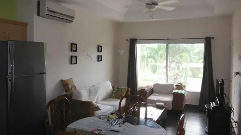 Sala y comedor de la Villa 25 en Trujillo Beach Eco-Development