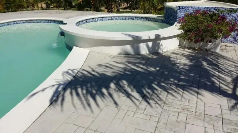 Piscina y jacuzzi en Trujillo Beach Eco-Development