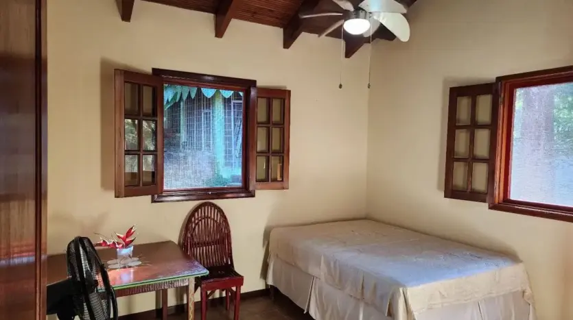 Villa Mangos: 3 hab., 3 baños, 2,500 sq ft, 0.75 acres en Trujillo