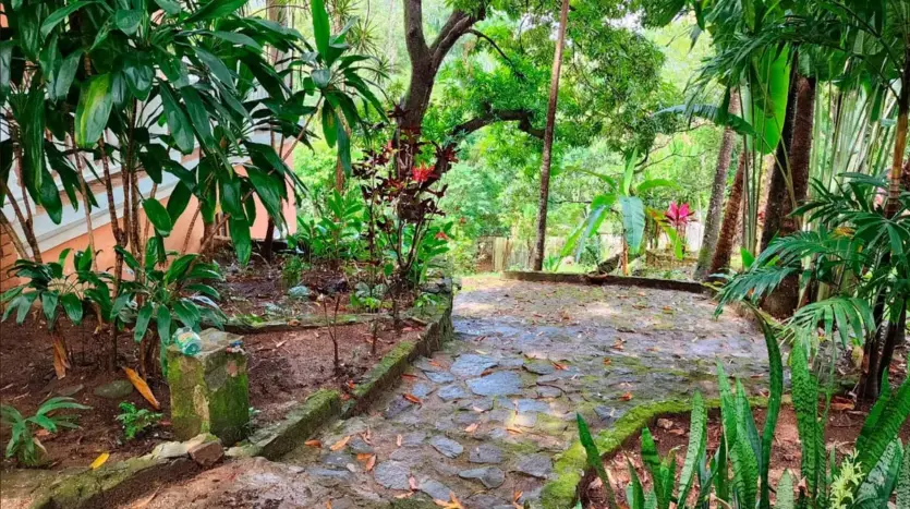 Villa Mangos: 3 hab., 3 baños, 2,500 sq ft, 0.75 acres en Trujillo