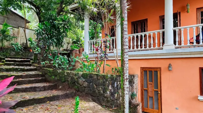 Villa Mangos: 3 hab., 3 baños, 2,500 sq ft, 0.75 acres en Trujillo