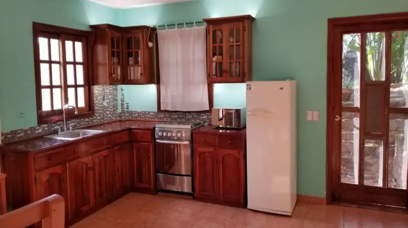 Villa Mangos: 3 hab., 3 baños, 2,500 sq ft, 0.75 acres en Trujillo