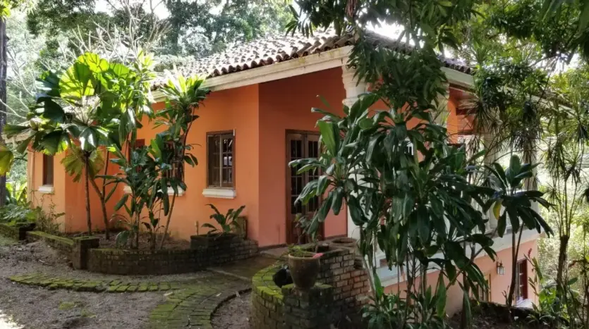 Villa Mangos: 3 hab., 3 baños, 2,500 sq ft, 0.75 acres en Trujillo