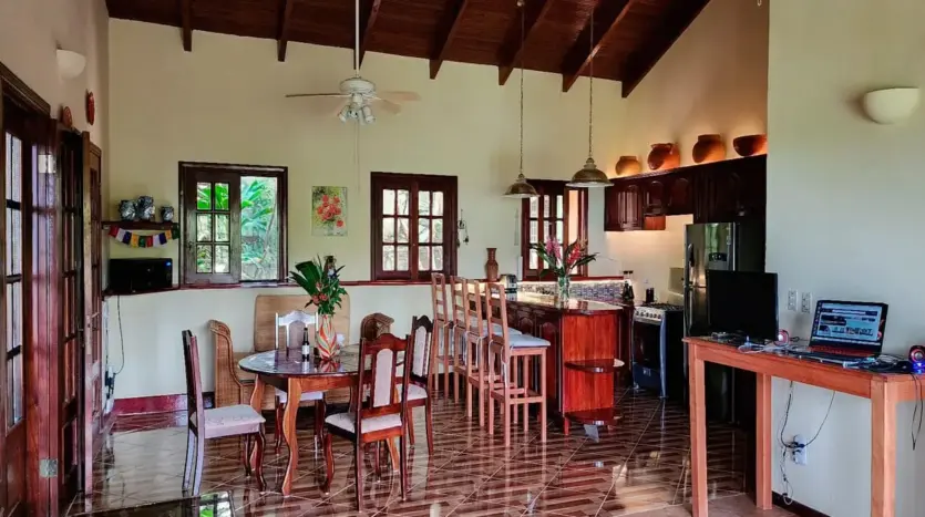 Villa Mangos: 3 hab., 3 baños, 2,500 sq ft, 0.75 acres en Trujillo