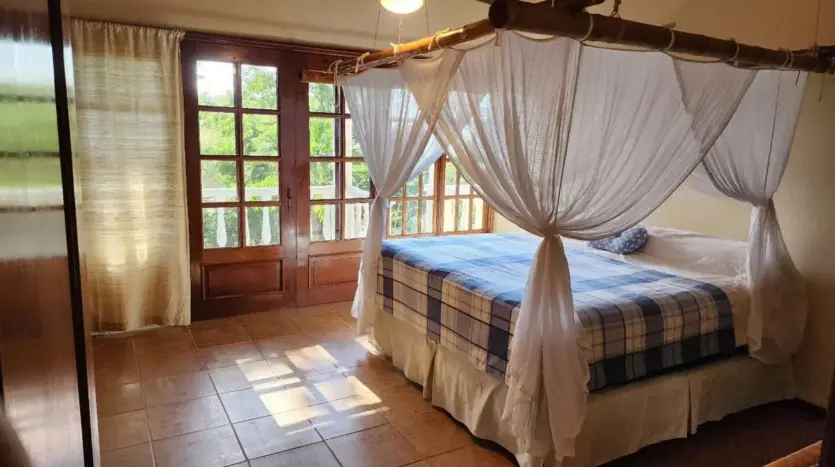 Villa Mangos: 3 hab., 3 baños, 2,500 sq ft, 0.75 acres en Trujillo