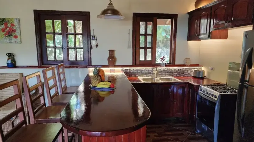 Villa Mangos: 3 hab., 3 baños, 2,500 sq ft, 0.75 acres en Trujillo