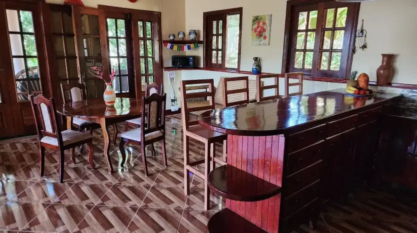 Villa Mangos: 3 hab., 3 baños, 2,500 sq ft, 0.75 acres en Trujillo