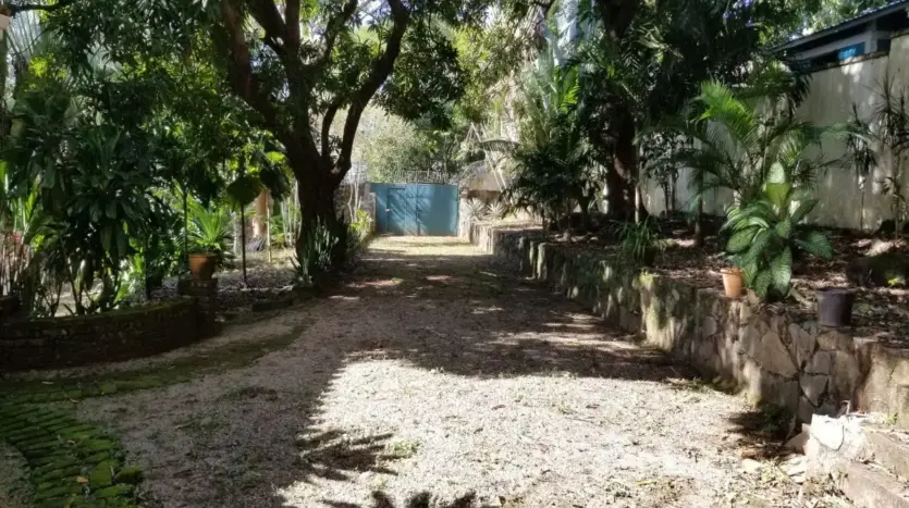 Villa Mangos: 3 hab., 3 baños, 2,500 sq ft, 0.75 acres en Trujillo