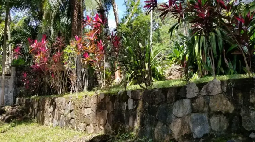 Villa Mangos: 3 hab., 3 baños, 2,500 sq ft, 0.75 acres en Trujillo