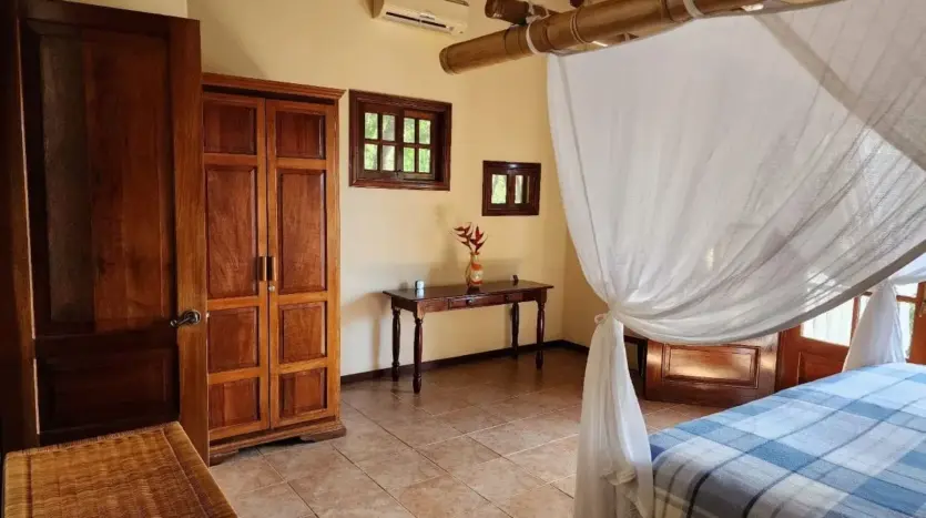 Villa Mangos: 3 hab., 3 baños, 2,500 sq ft, 0.75 acres en Trujillo