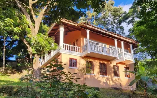 Villa Mangos: 3 hab., 3 baños, 2,500 sq ft, 0.75 acres en Trujillo