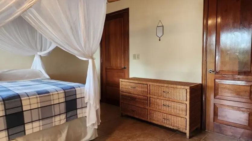 Villa Mangos: 3 hab., 3 baños, 2,500 sq ft, 0.75 acres en Trujillo