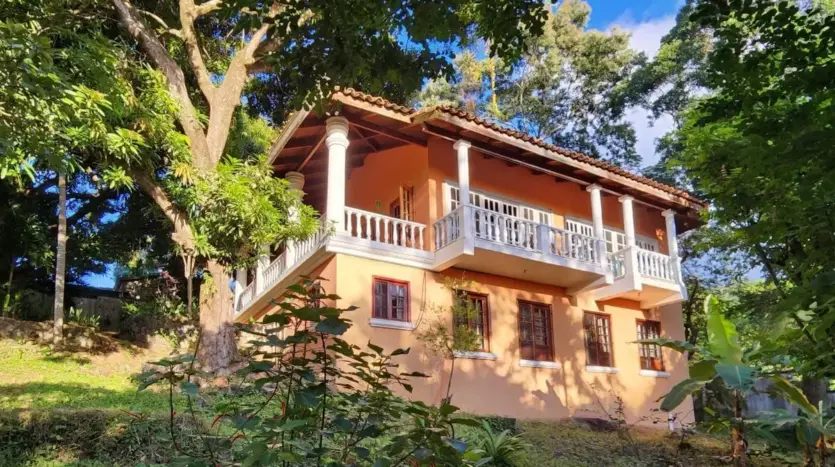 Villa Mangos: 3 hab., 3 baños, 2,500 sq ft, 0.75 acres en Trujillo