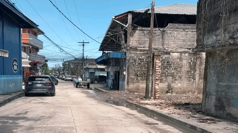 Street in front of the commercial lot in downtown Tela