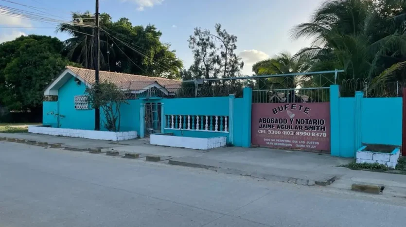 Street front of the apartments and office in Puerto Cortes