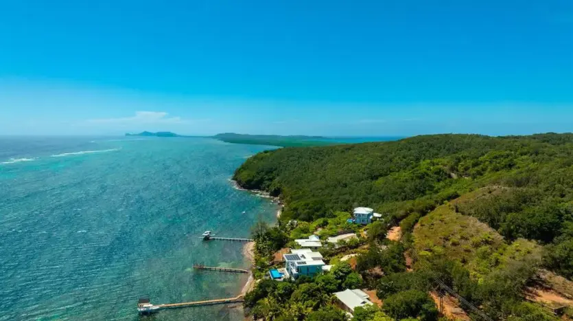 Camp Bay coastline on the east side of Roatan