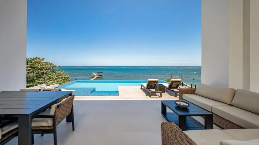 Covered terrace for outdoor dining