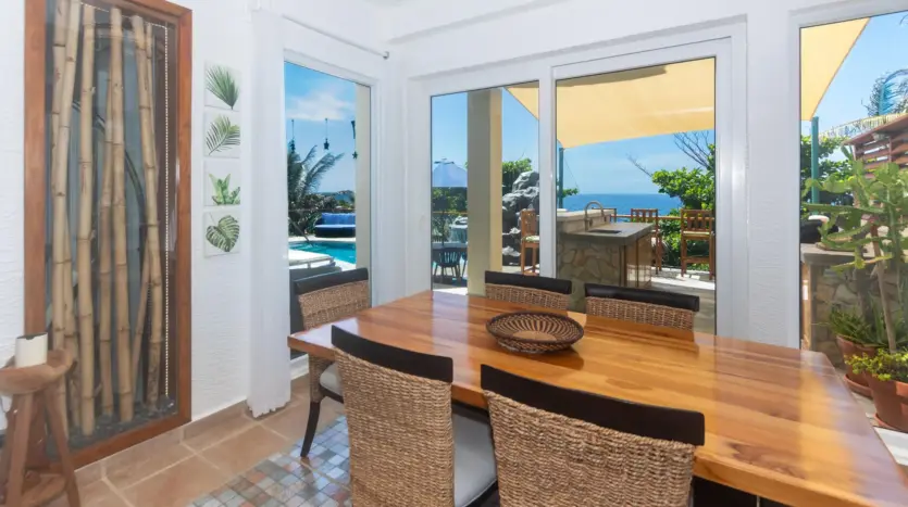 Dining room with sliding doors to the terrace