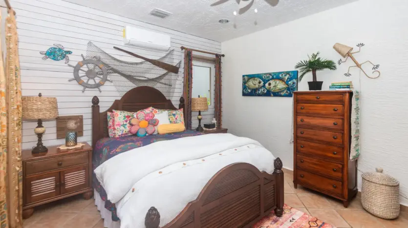 Ground-floor guest bedroom
