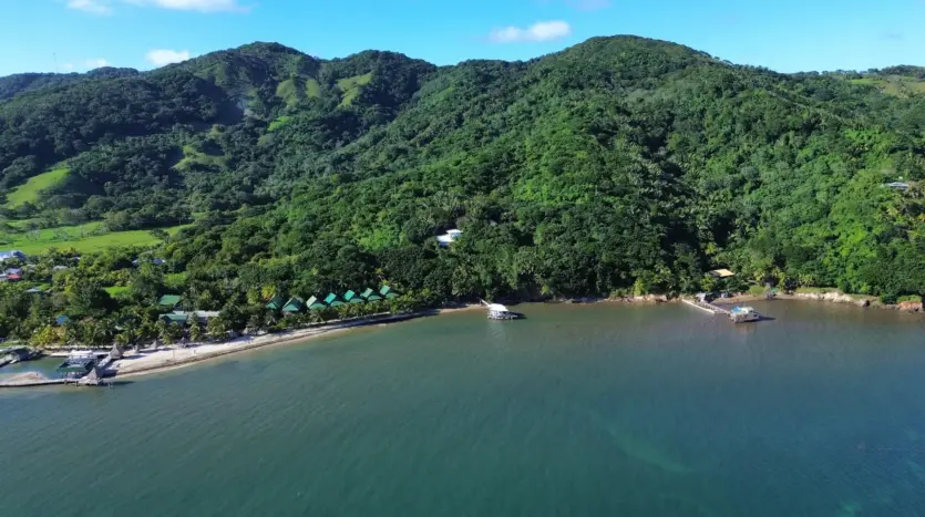 Bay and green mountains of Guanaja