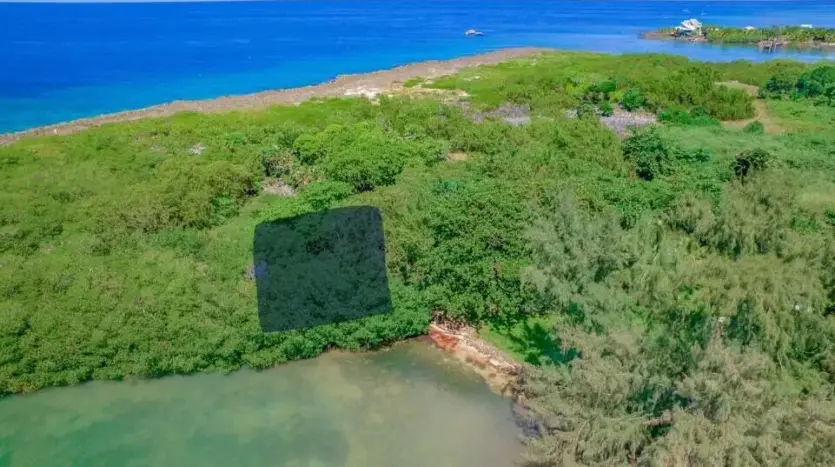 Frente del lote sobre la bahía tranquila