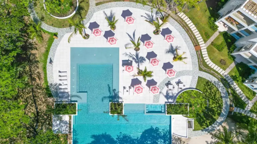 Pool and gardens of Watercolors from above
